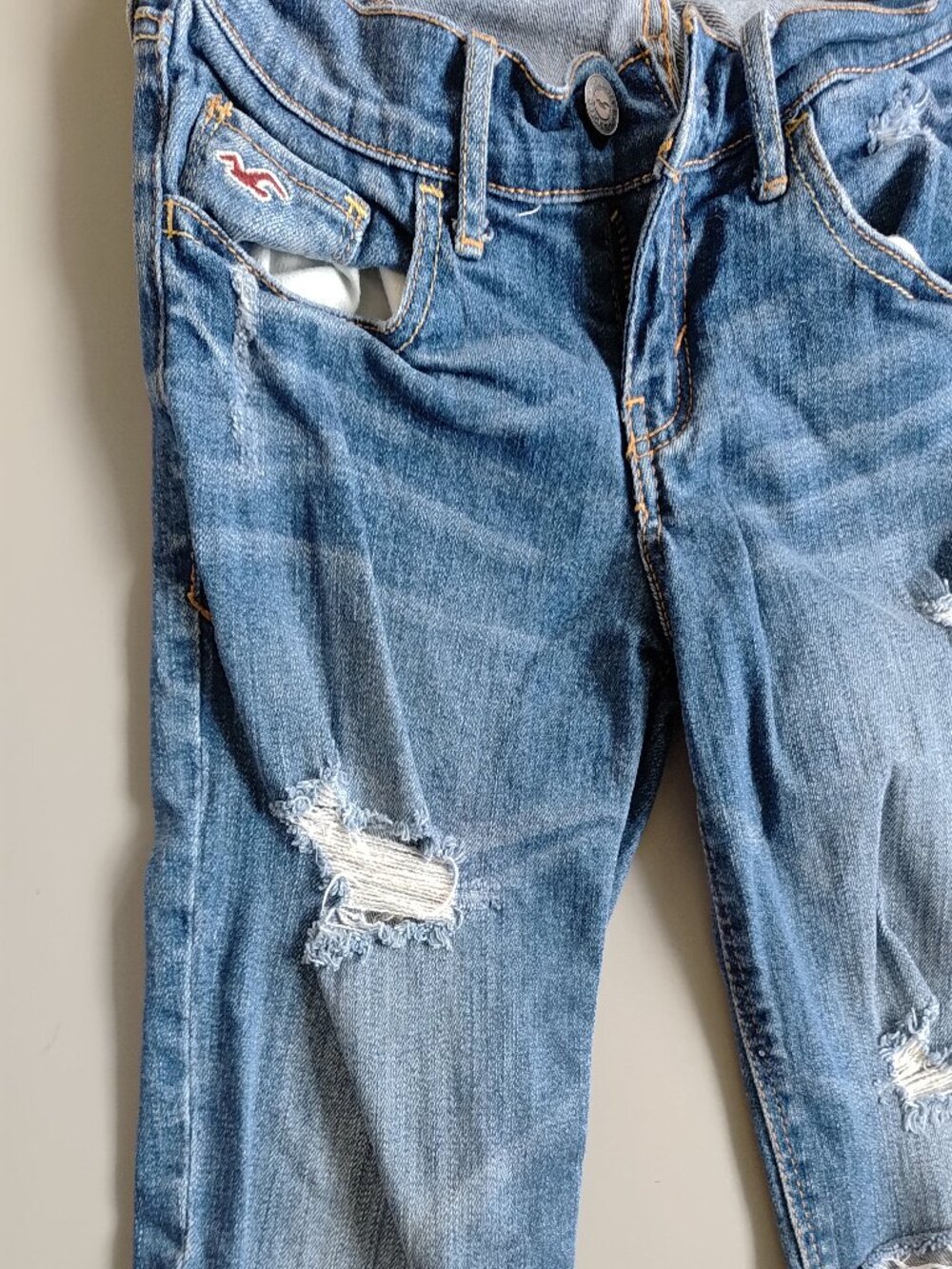 Hollister girl women Jean shorts size 1 w25 distressed look color blue